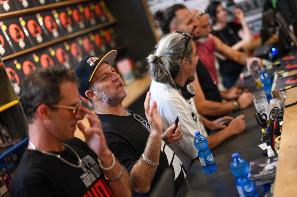 דגלייף. גיג באוזן עם הדג נחש דגלייף. גיג באוזן עם הדג נחש