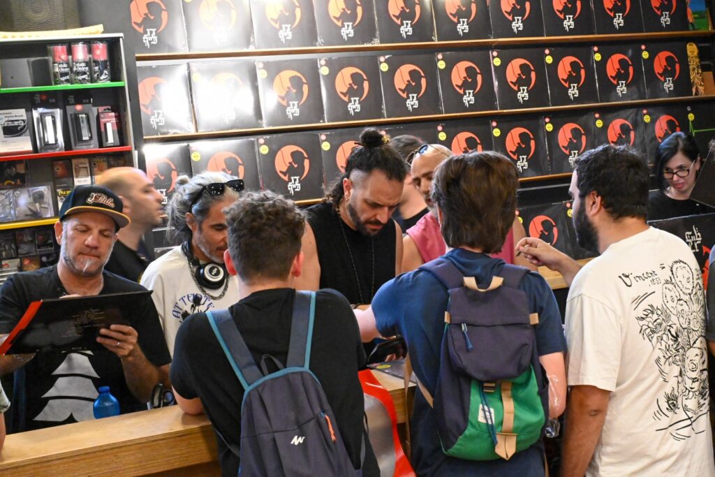 דגלייף. גיג באוזן עם הדג נחש דגלייף. גיג באוזן עם הדג נחש