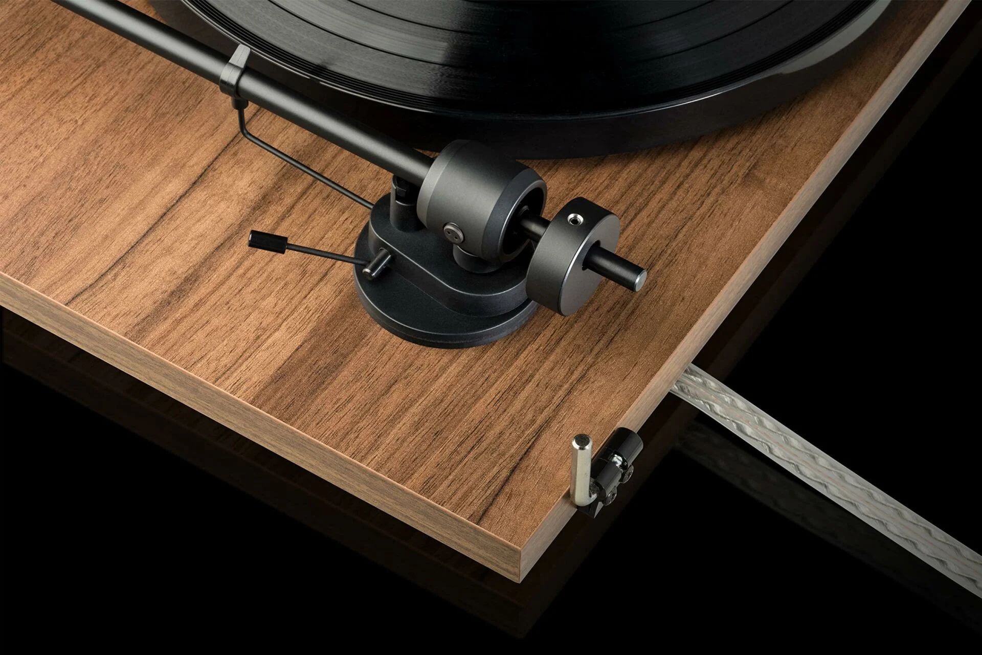 פטיפון פרוג'קט - Pro-Ject E1 Phono (אגוז) פטיפון פרוג'קט - Pro-Ject E1 Phono (אגוז) – תמונה 4