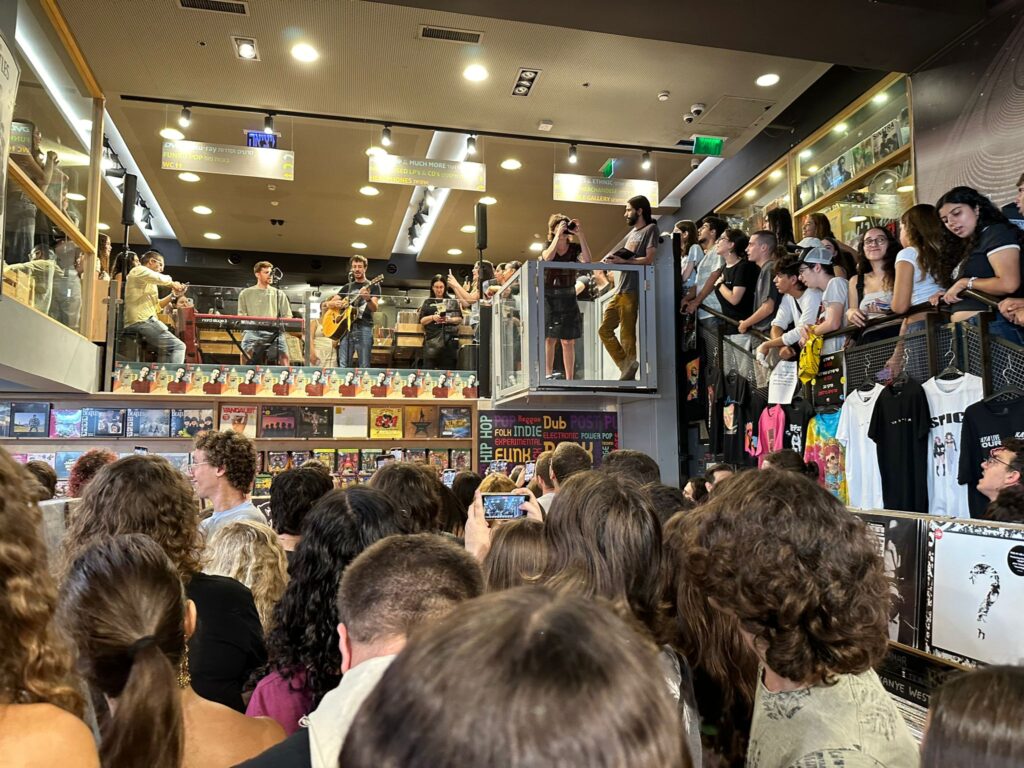 אולי זה הוא? גיג באוזן עם יוני בלוך